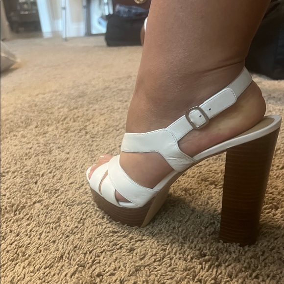 Michael Kors white heels and perfect condition - Picture 8 of 11